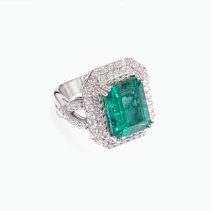 18kt White Gold Ring With Emerald and Diamonds