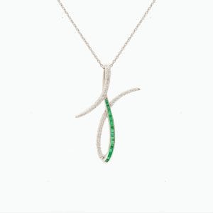 18kt White Gold Pendant With Emerald and Diamonds