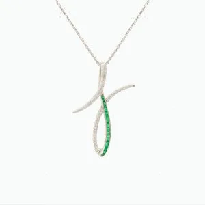 18kt White Gold Pendant With Emerald and Diamonds